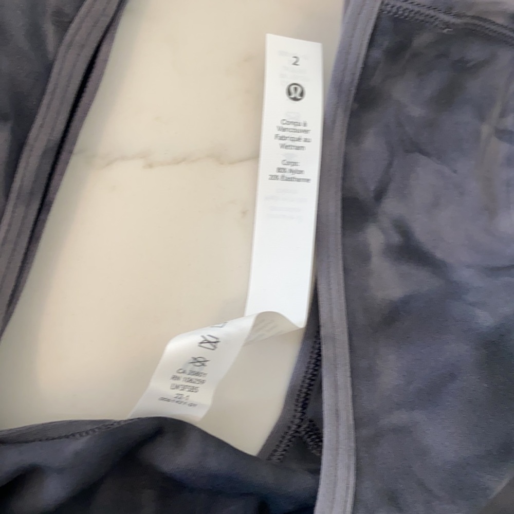 NWT ⭐️ SZ 2 BLACK ALIGN LULULEMON TIEDYE CROP TOP YOGA TWEEN HTF COLOR NEW - Picture 6 of 12